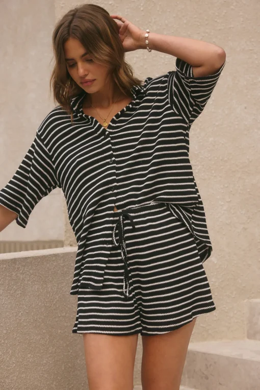 Across Oceans Set Black