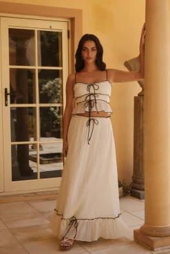 Delicate Dusk Set White