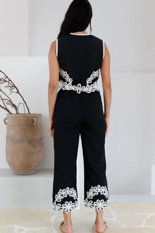 Dreaming Softly Vest Top Black
