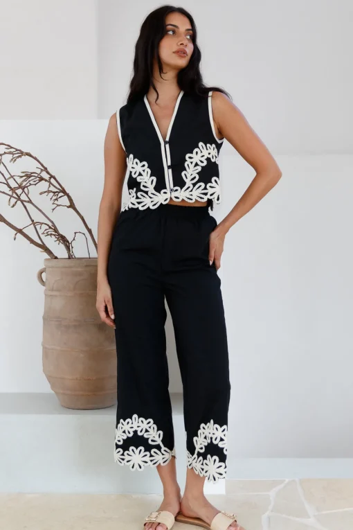 Dreaming Softly Vest Top Black