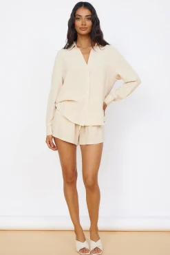 SEVEN WONDERS Kiana Short Sand
