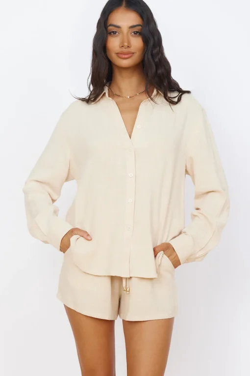 SEVEN WONDERS Kiana Short Sand